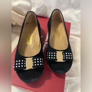 Preloved SALVATORE FERRAGAMO girls flats “VARINAMINI”